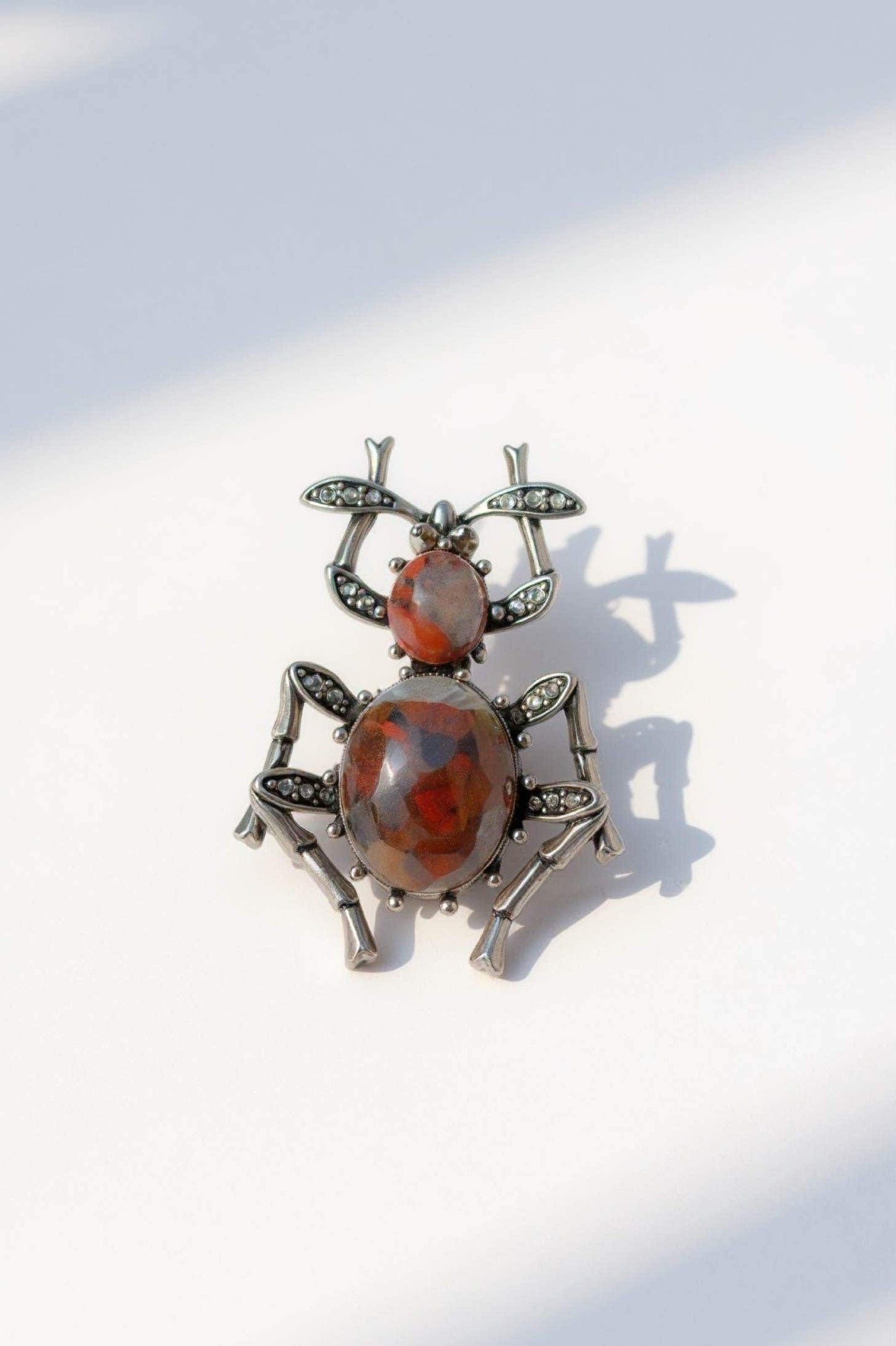 Broche Bug